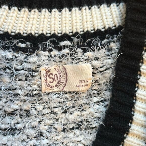 Bundle of 3 Women’s Size Medium Long Sleeve Sweaters - Picture 9 of 10